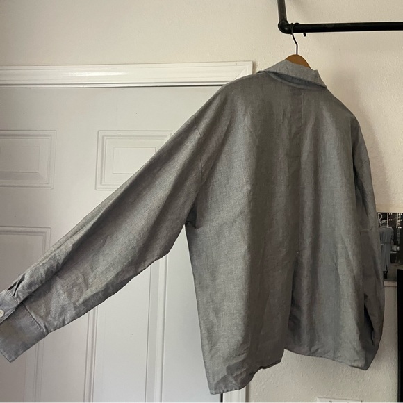 DJERF AVENUE grey organic cotton chambray denim boxy logo pocket button up shirt - Picture 5 of 9